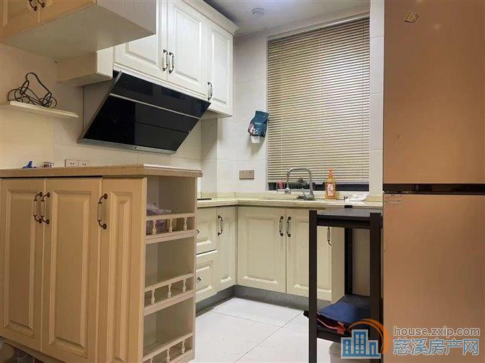 双和家苑 精装二室 月租金2600元