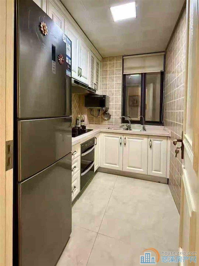 绿城诚园113平两室带衣帽间一卫精装