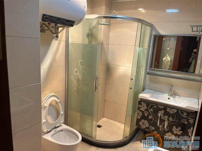 金旦花园五室可做员工宿舍3300元