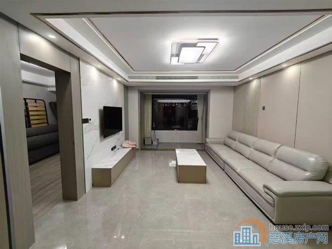 珑玥府3室精装带车位一个4200元