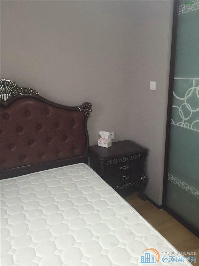 联盛公寓11楼77平豪装二室2000元