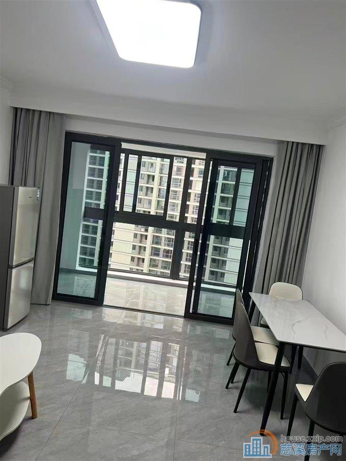 紫阙台119平精装三室3500元/月