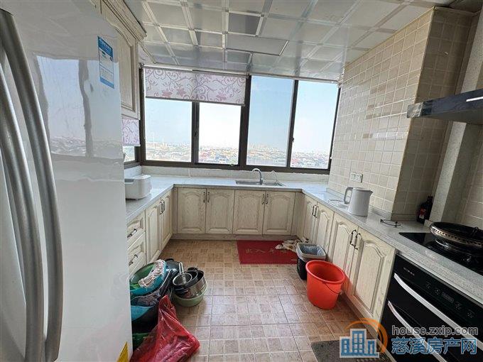 天赐家园 精装带地暖137平方160万