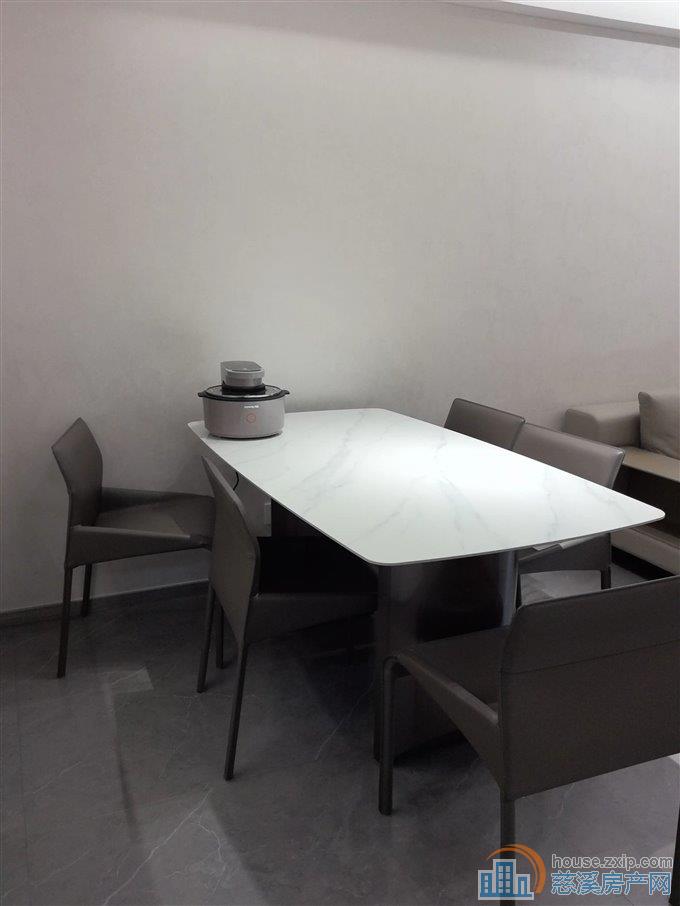 中海湖心半岛 精装102平方带车位