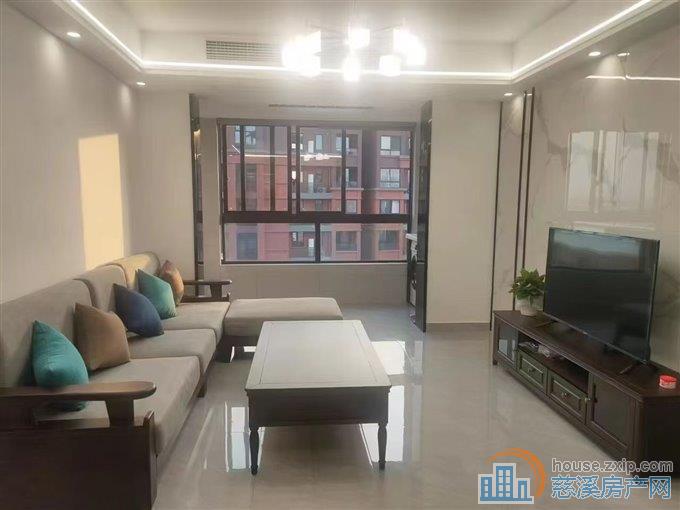 紫荆府精装三室一卫3900元包物业