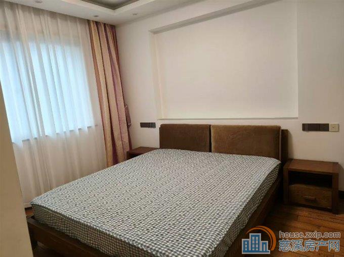 和润公寓70平一室一厅一卫一厨精装