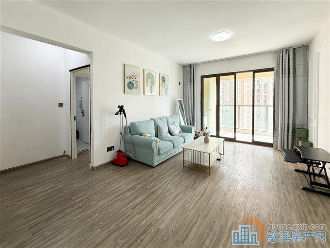 悦华府127平 中间楼层 三房二卫