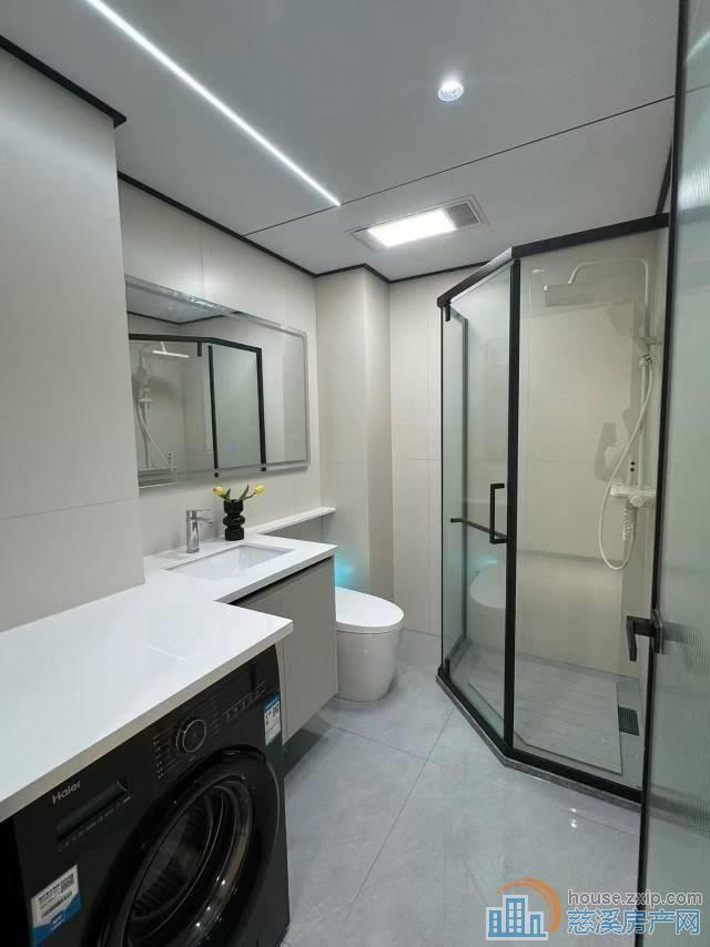 丽晶大厦边套62平豪装68.8万