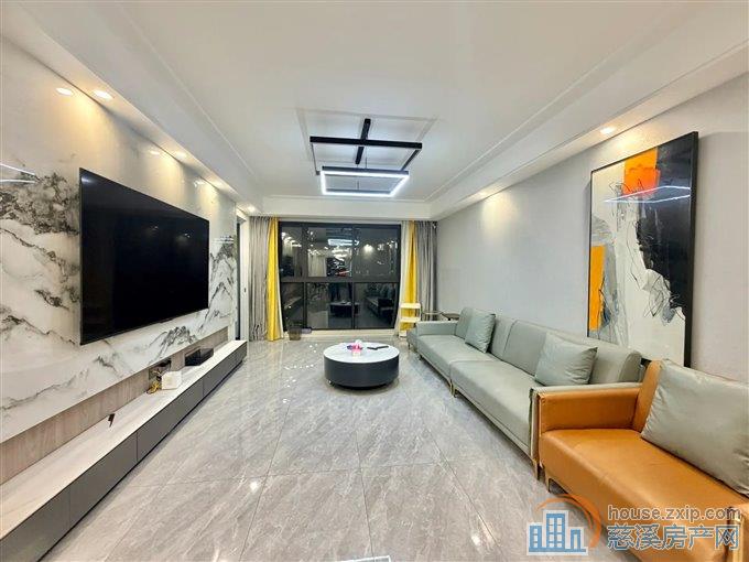 青樾府131平155万精装修三居室