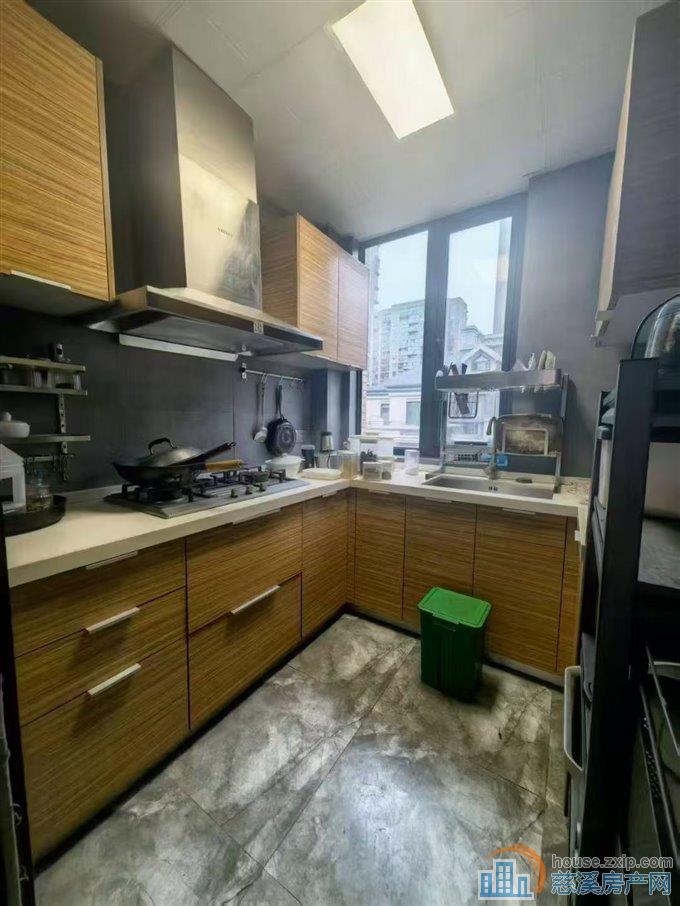 界牌新村洋房 4楼带阁楼 带车位