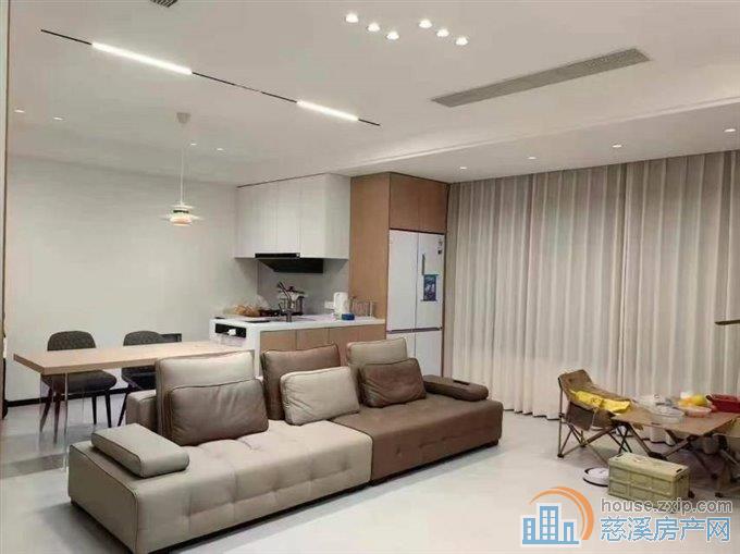 首次出租云逸里 豪华精装修6900包物业