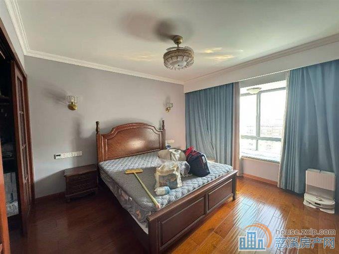 时代华都顶复220三室各带衣帽间220万