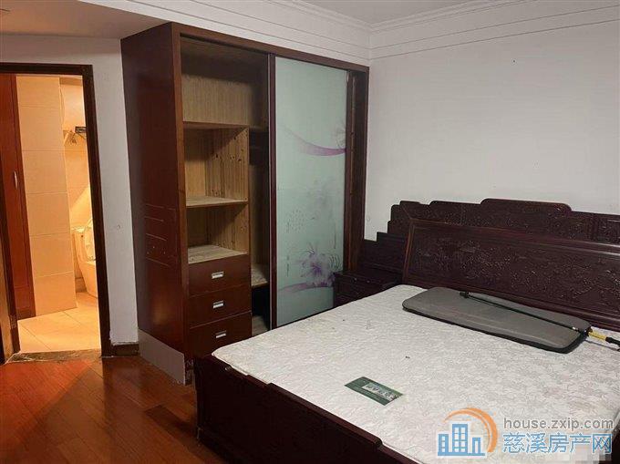 金旦花园五室可做员工宿舍3300元