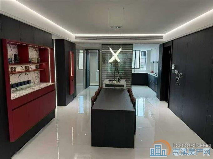 复地三期豪装167平方车位一间