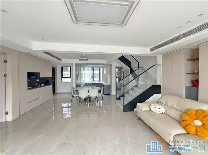 珑玥府中叠179平方车位一间