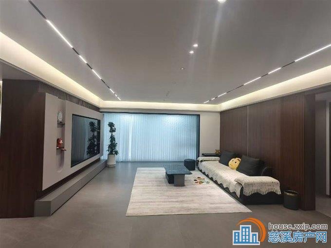 上河檀府洋房143平方婚装带车位328万