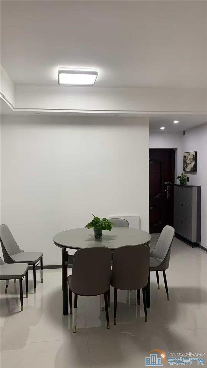 观湖家苑2室精装125万