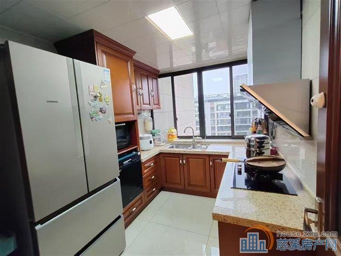 保利慈悦湾135平158万精装