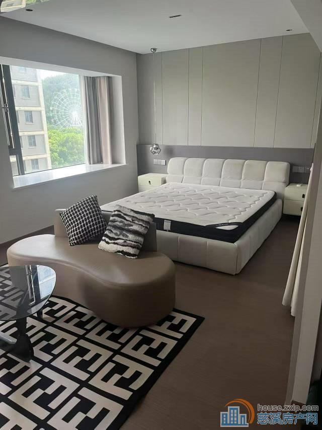 江岸臻园 豪华自住装 5300元包物业