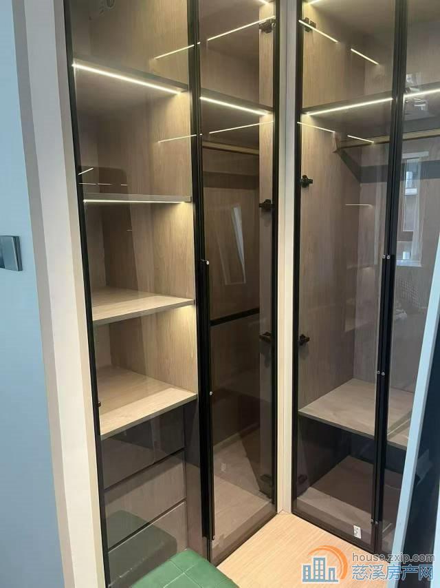 江岸臻园 豪华自住装 5300元包物业