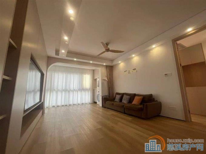 珑玥府112平精装修朝南满两年192万