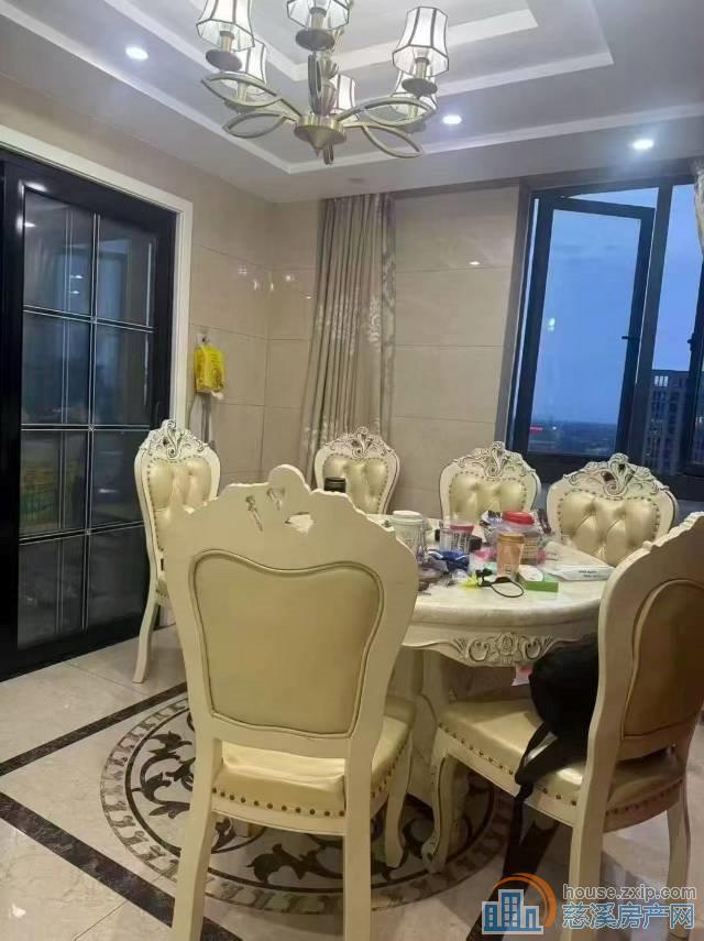 界牌小区138平中上层精装+车位储藏间