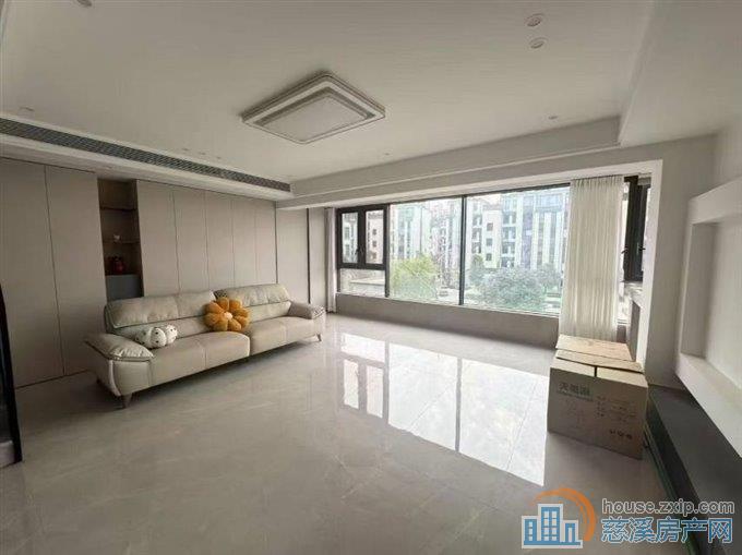 珑玥府中叠179平方车位一间