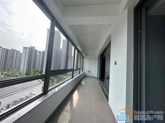 绿城·汀澜鸣翠226平方带2个车位