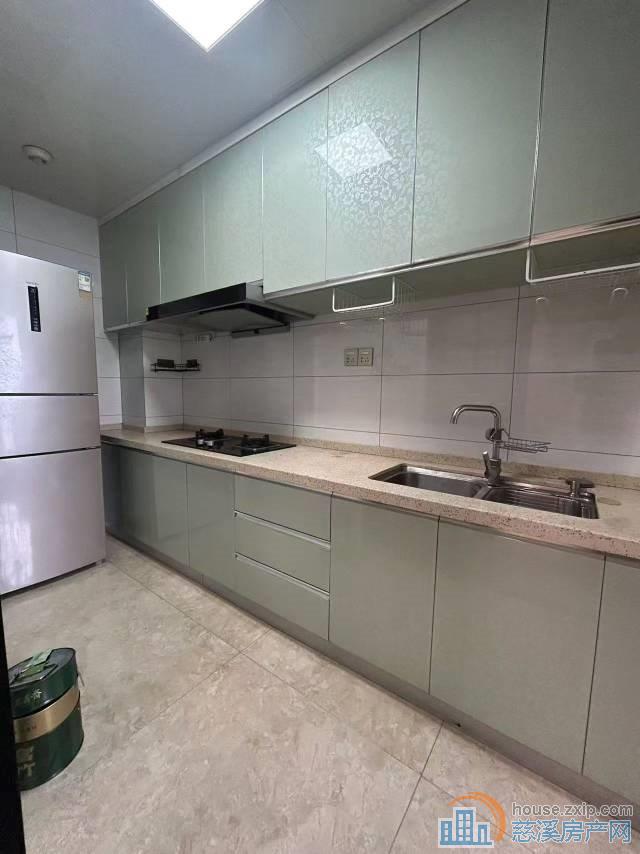 花样年90平3室2卫精装3000元