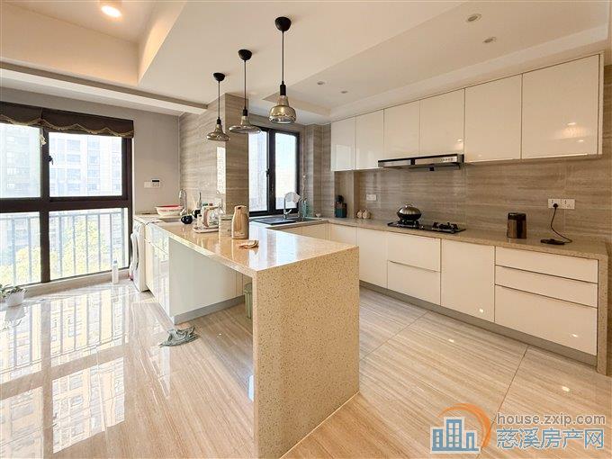 白金湾 全天采光 精装 品牌家具家电