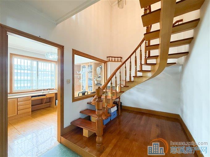 白云公寓 大露台 买一层送一层