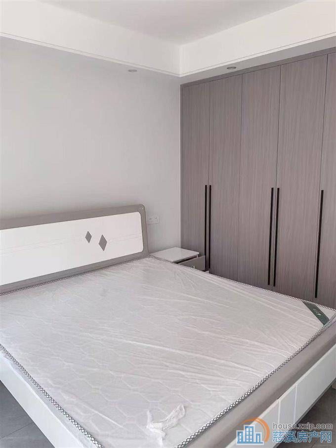 观湖佳苑90平精装2900元/月