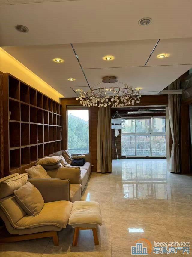 梵石花园电梯4楼160平精装带车位