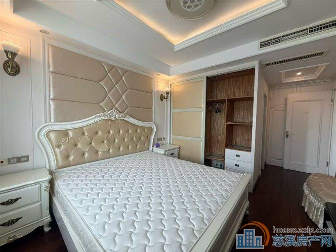 银桂苑130平精装满两年146.8万