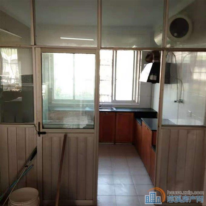 孙塘新村四楼155平简装四室二卫2300