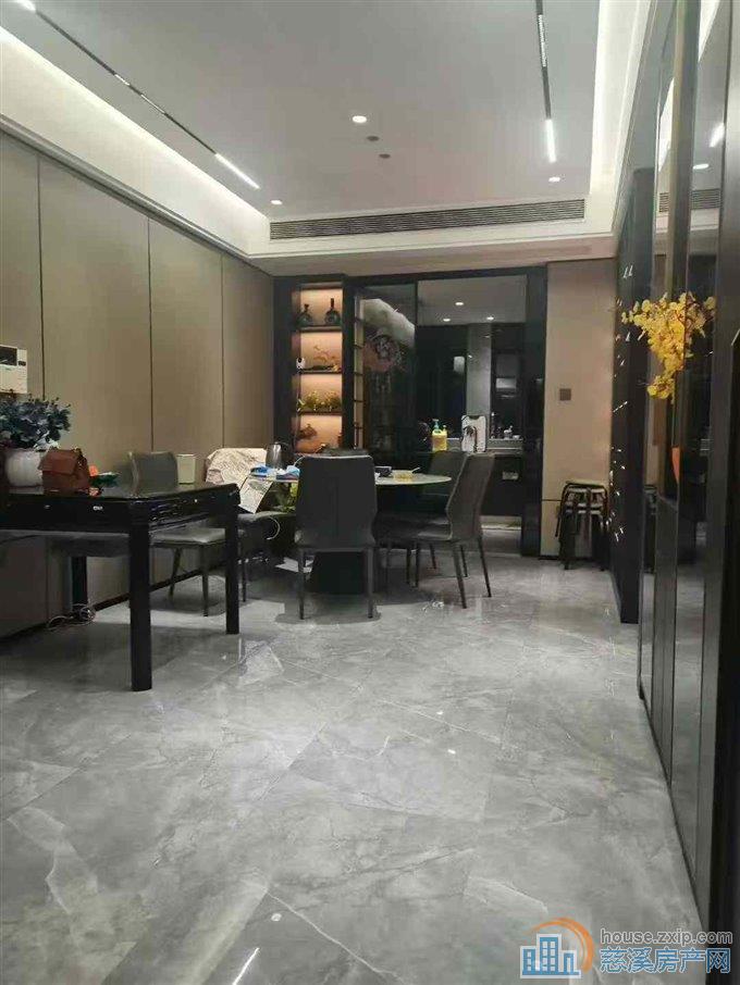 鸣北小区152平好楼层精装带车位储藏间