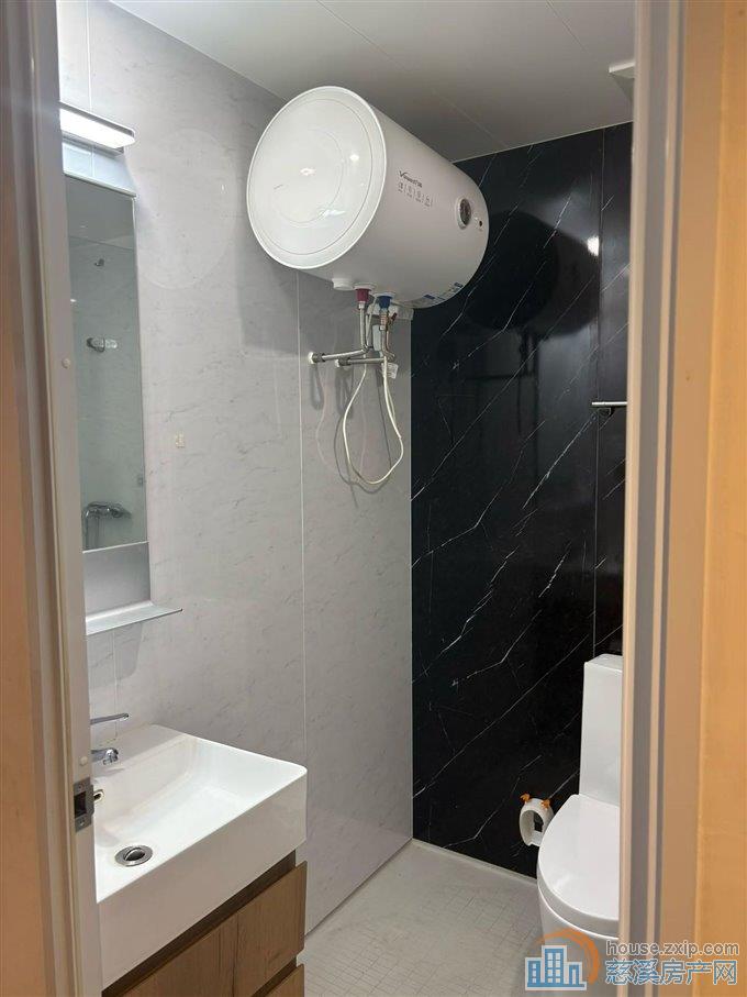 海铂中心出租1650可付一押一