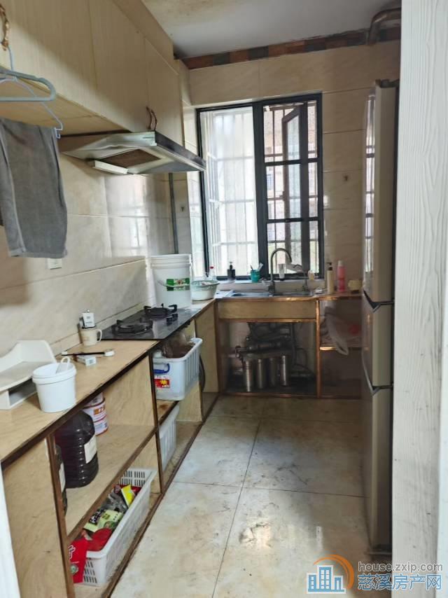 界牌新村ZUI高5楼一楼132平125万