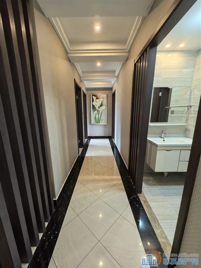 金地鸿悦156平,精装修220万