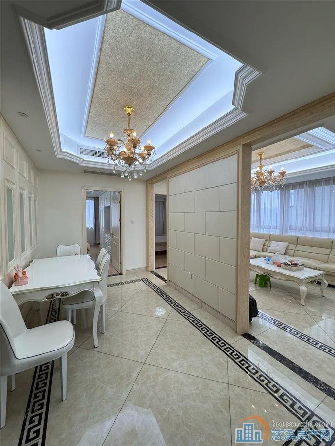 和润公寓 精装134平方带车库 阳光实验