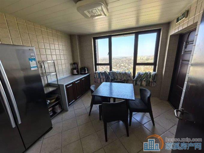 金地鸿悦143平豪装2年192.8万