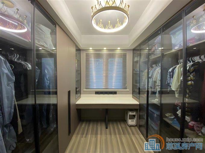 悦华府142平 精装70万送车位229万