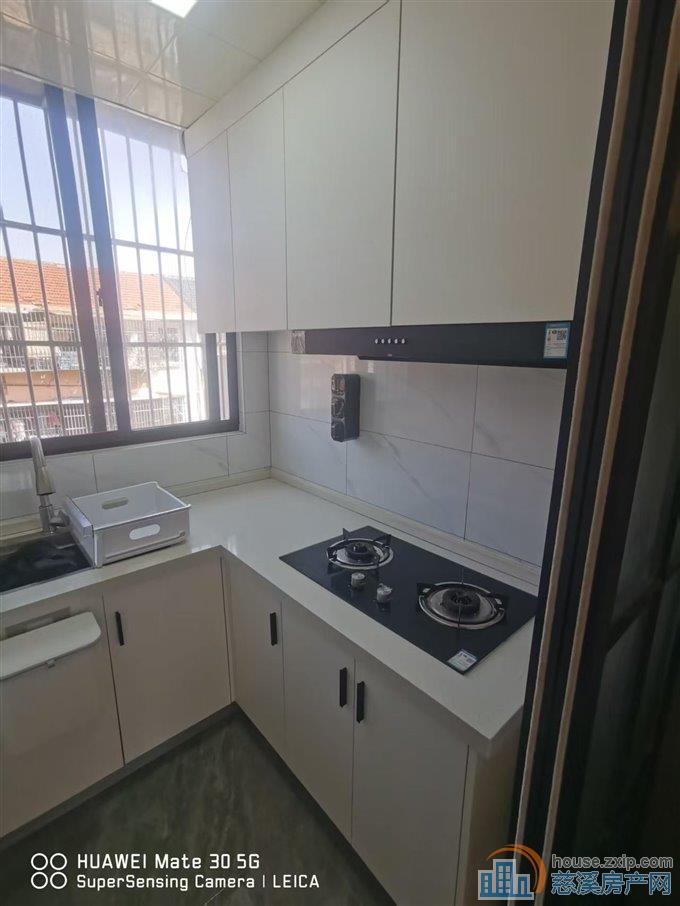 金山新村两室精装修1800直接房源钥匙在