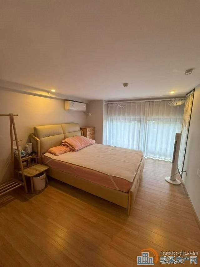 海铂中心53复53平2室56.8万车位