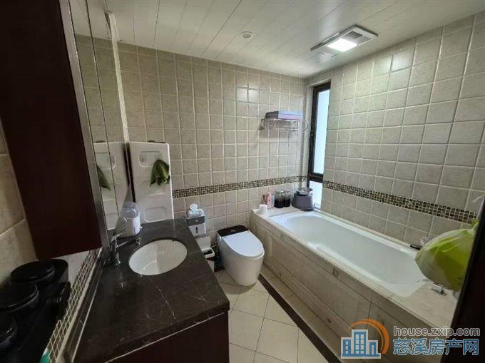 金地鸿悦143平豪装2年192.8万