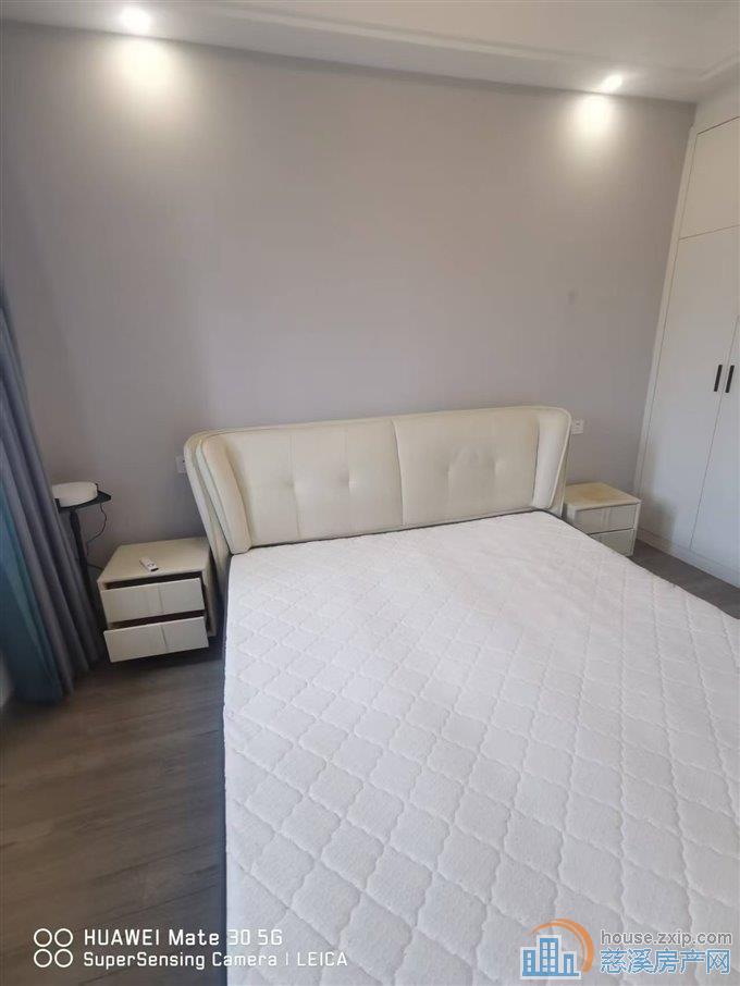 金山新村两室精装修1800直接房源钥匙在