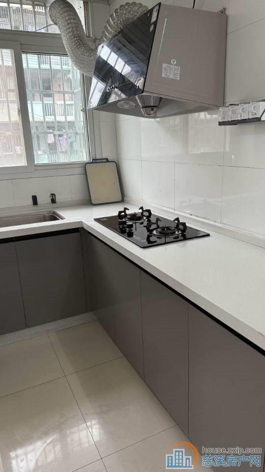 城东新村2楼57平精装108万直