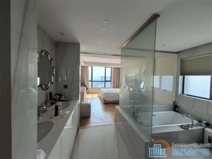 出售保利天悦湾花苑220平豪装