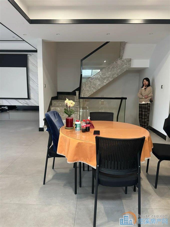 复地御溪雅苑二期 豪装 车位花园160平