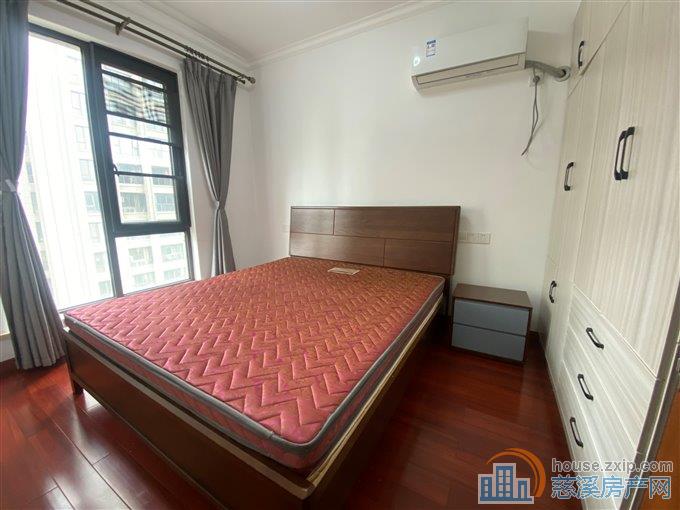 嘉景园142平豪华装修三室二卫4800元